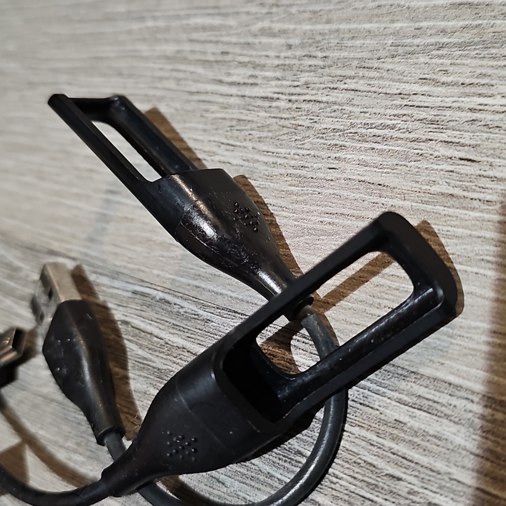 Fitbit Black USB Charger Set - Picture 8 of 10